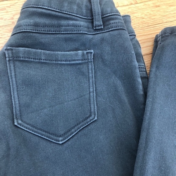READ ALL. SALE! Cabi gray skinny stretch jeans - Picture 2 of 6